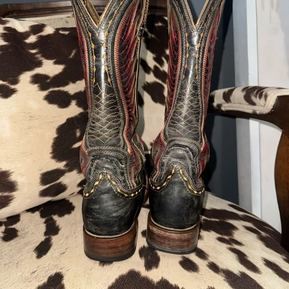 Black and Red Women’s Cowboy Boots - Picture 4 of 16